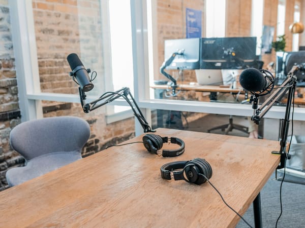 Best Podcasts for a Road Trip: 10 Bingeable Options